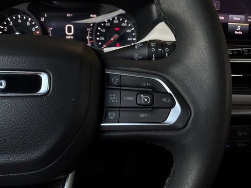 Used 2025 Jeep Compass Limited AWD/4WD image 37