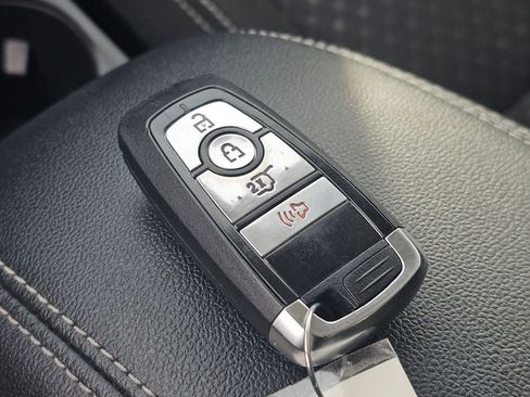 Used 2025 Ford Escape Active AWD/4WD image 32