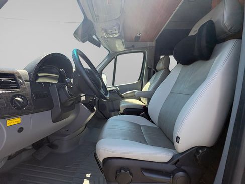 Used 2018 Mercedes-Benz Sprinter 3500 image 9