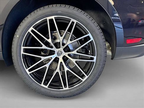 Used 2026 Porsche Macan AWD/4WD image 25