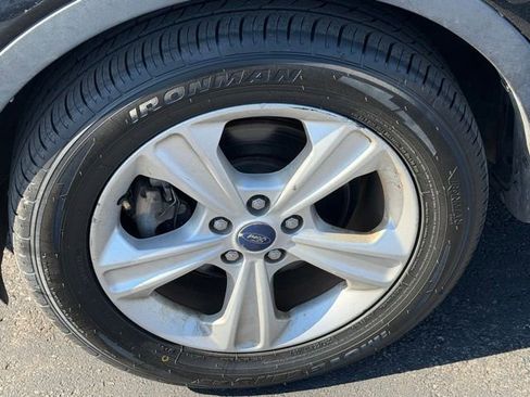 Used 2016 Ford Escape SE w/ Equipment Group 201A image 4