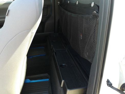 Used 2016 Toyota Tacoma SR image 14