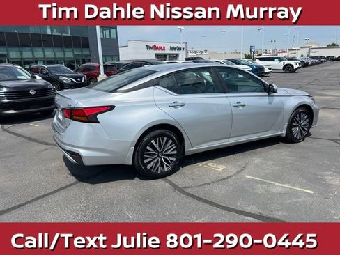 Used 2023 Nissan Altima 2.5 SV w/ SV Premium Package AWD/4WD image 12