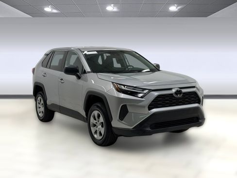 Used 2023 Toyota RAV4 LE AWD/4WD image 6