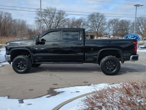 Used 2022 Chevrolet Silverado 2500 LT w/ Convenience Package image 5