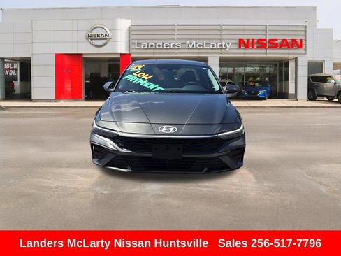 Used 2024 Hyundai Elantra SEL FWD image 12