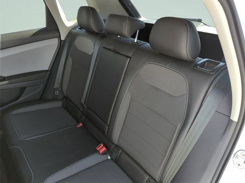 Certified 2023 Volkswagen Taos SE w/ Panoramic Sunroof Package image 34