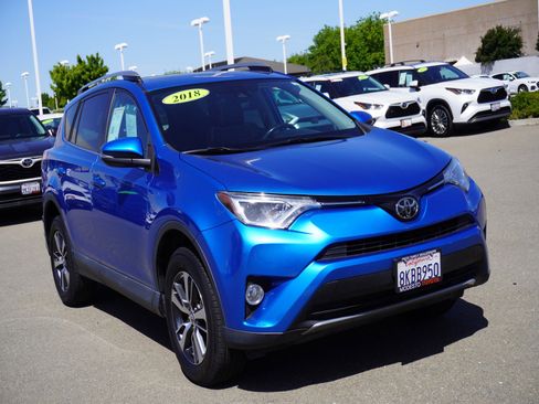 Used 2018 Toyota RAV4 XLE w/ Plus Extra Value Package AWD/4WD image 1