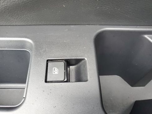 Used 2025 Nissan Pathfinder SV w/ SV Premium Package FWD image 13