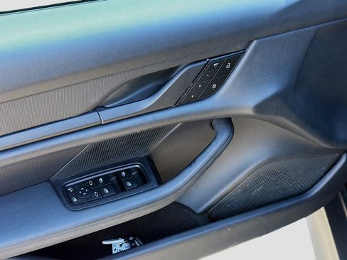 Used 2022 Porsche Taycan image 22