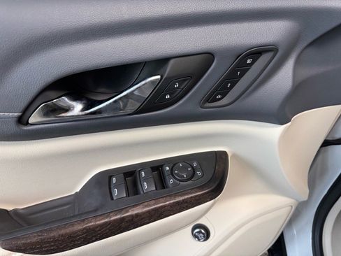 Used 2023 GMC Acadia Denali w/ Denali Technology Package image 19