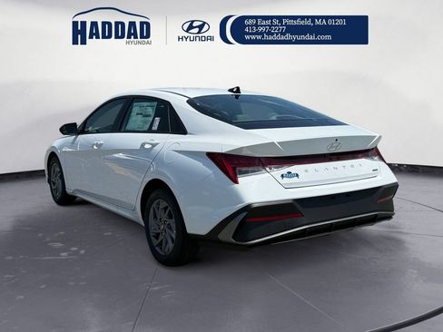 New 2026 Hyundai Elantra Hybrid FWD image 3
