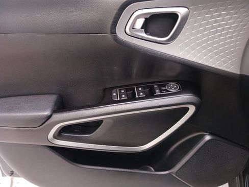 Certified 2023 Kia Soul LX w/ LX Technology Package image 25