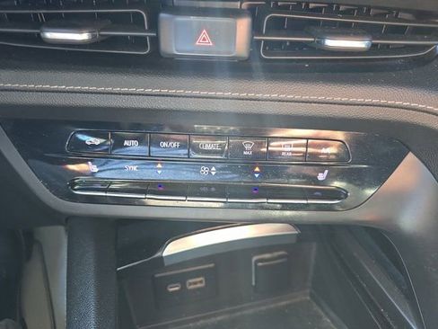 Used 2021 Buick Envision Essence w/ Sport Touring Package image 31