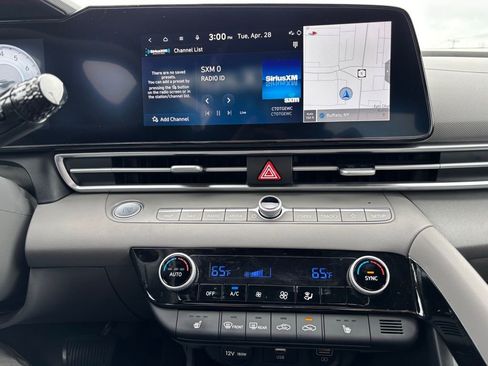 Used 2023 Hyundai Elantra SEL w/ Convenience Package FWD image 12