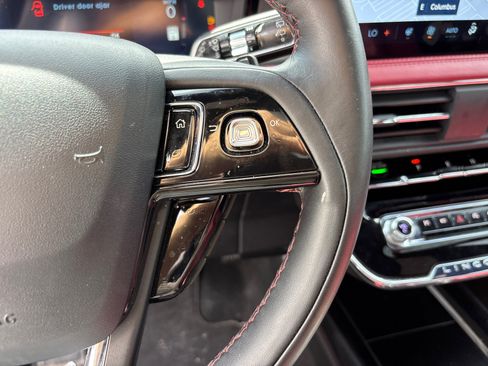 Certified 2025 Lincoln Corsair Reserve AWD/4WD image 18