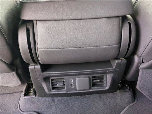 Certified 2025 GMC Sierra 1500 SLT RWD image 17