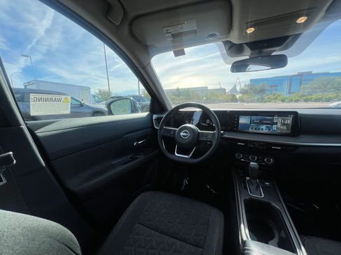 Used 2025 Nissan Kicks SV image 34