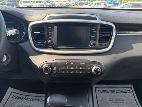 Used 2020 Kia Sorento FWD V6 image 22