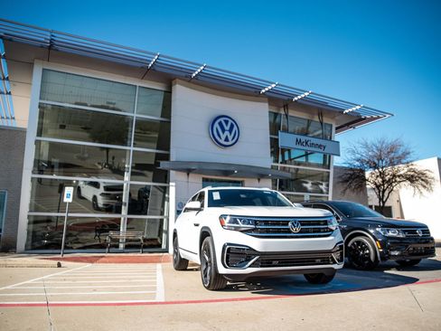 Used 2024 Volkswagen Atlas SE w/ Black Wheel Package image 14