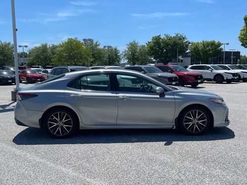 Used 2022 Toyota Camry XLE w/ Cold Weather Package FWD image 4