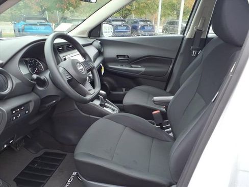 New 2025 Nissan Kicks Play S image 5