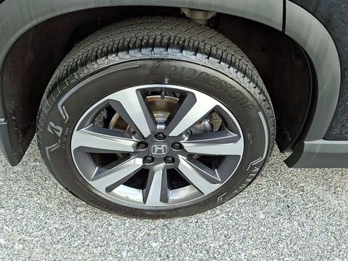 Certified 2025 Honda Pilot Touring image 9