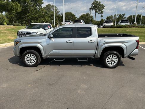 Used 2024 Toyota Tacoma SR5 AWD/4WD image 7