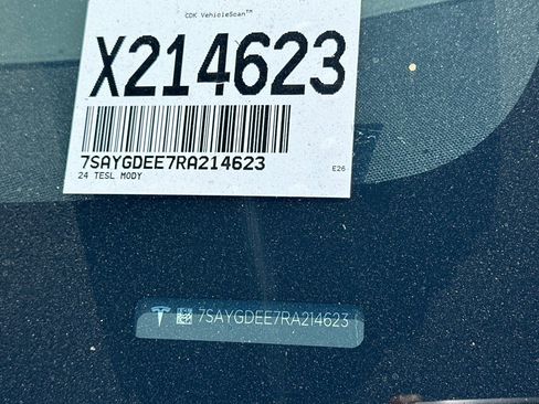Used 2024 Tesla Model Y Long Range AWD/4WD image 3