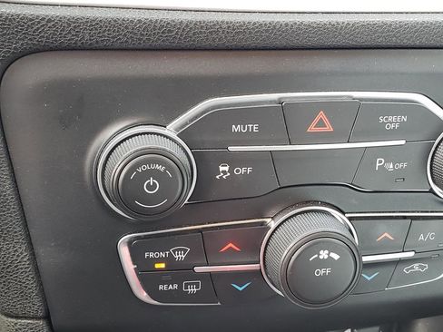 Used 2022 Dodge Charger SXT image 25