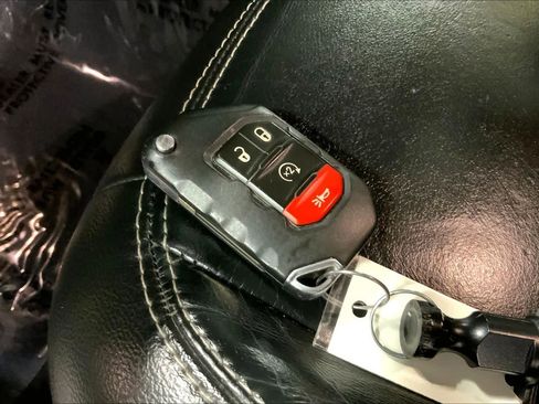 Used 2020 Jeep Gladiator Overland AWD/4WD image 15