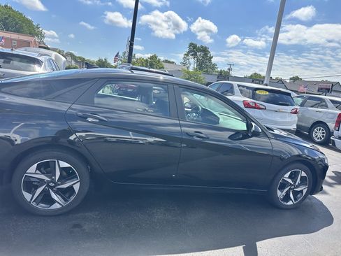 Used 2023 Hyundai Elantra SEL w/ Convenience Package FWD image 10