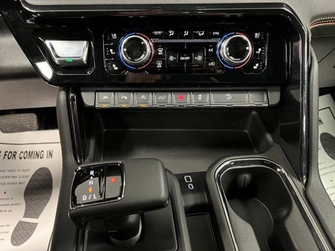 Used 2025 GMC Sierra 1500 AT4 image 37
