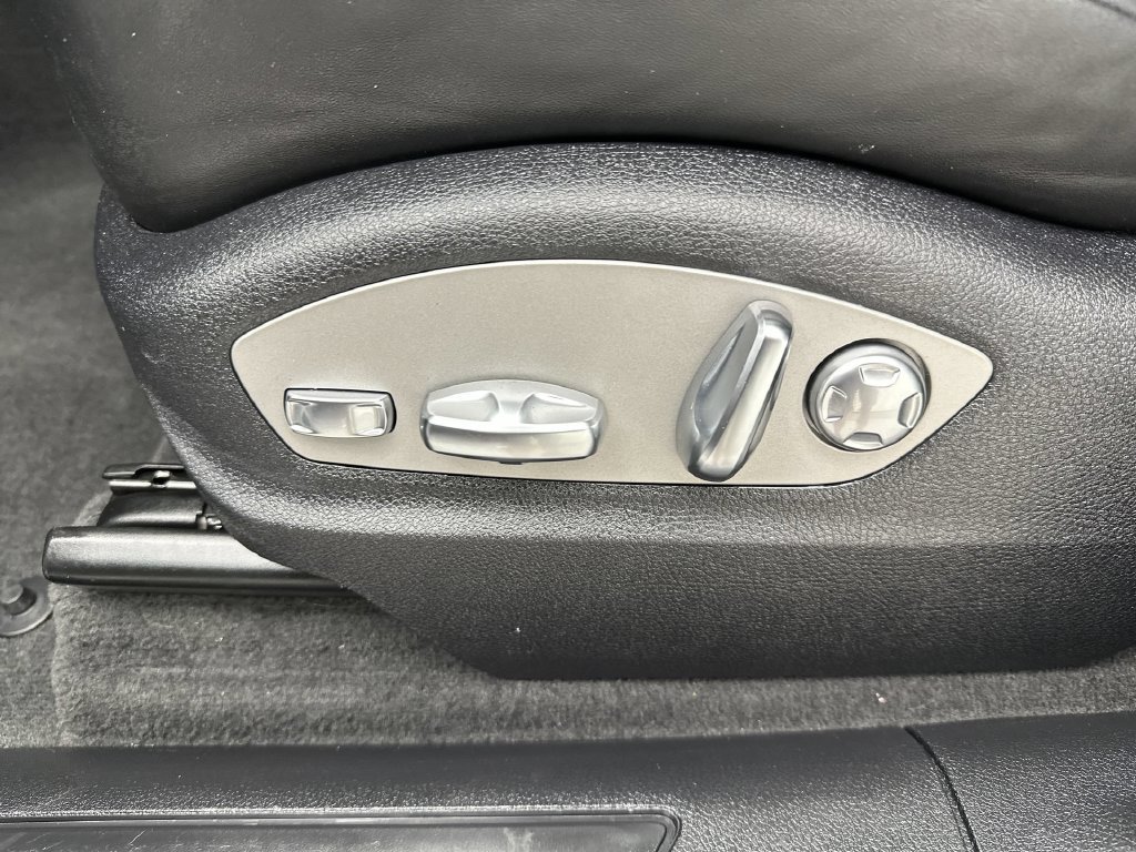 Used 2022 Porsche Macan AWD/4WD image 12