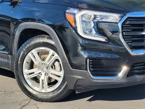 Used 2024 GMC Terrain SLE image 4