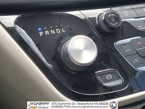 Used 2020 Chrysler Pacifica Touring-L FWD image 16