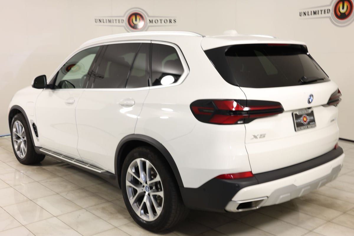 Used 2025 BMW X5 xDrive50e AWD/4WD image 4