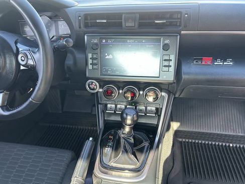 Used 2025 Toyota GR86 w/ ALL Weather Mat Package (TMS) RWD image 16