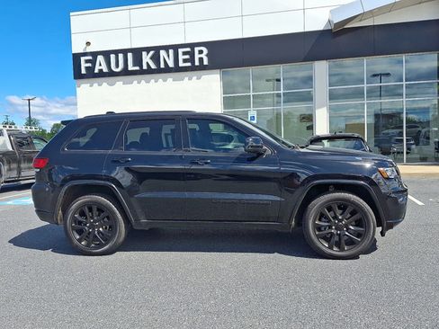 Used 2022 Jeep Grand Cherokee Laredo X AWD/4WD image 7