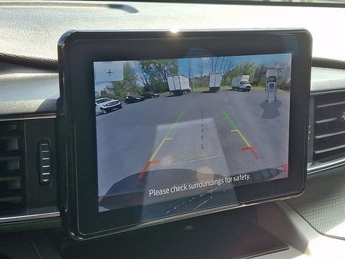 Used 2023 Ford Explorer XLT w/ Equipment Group 202A image 4