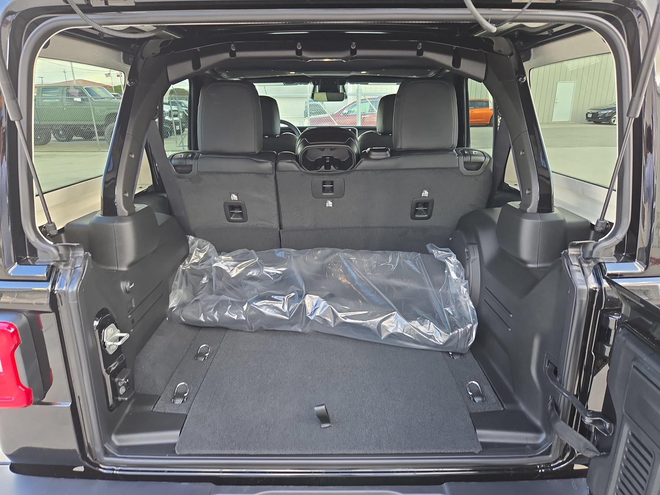 New 2027 Jeep Wrangler Unlimited Sahara AWD/4WD image 19