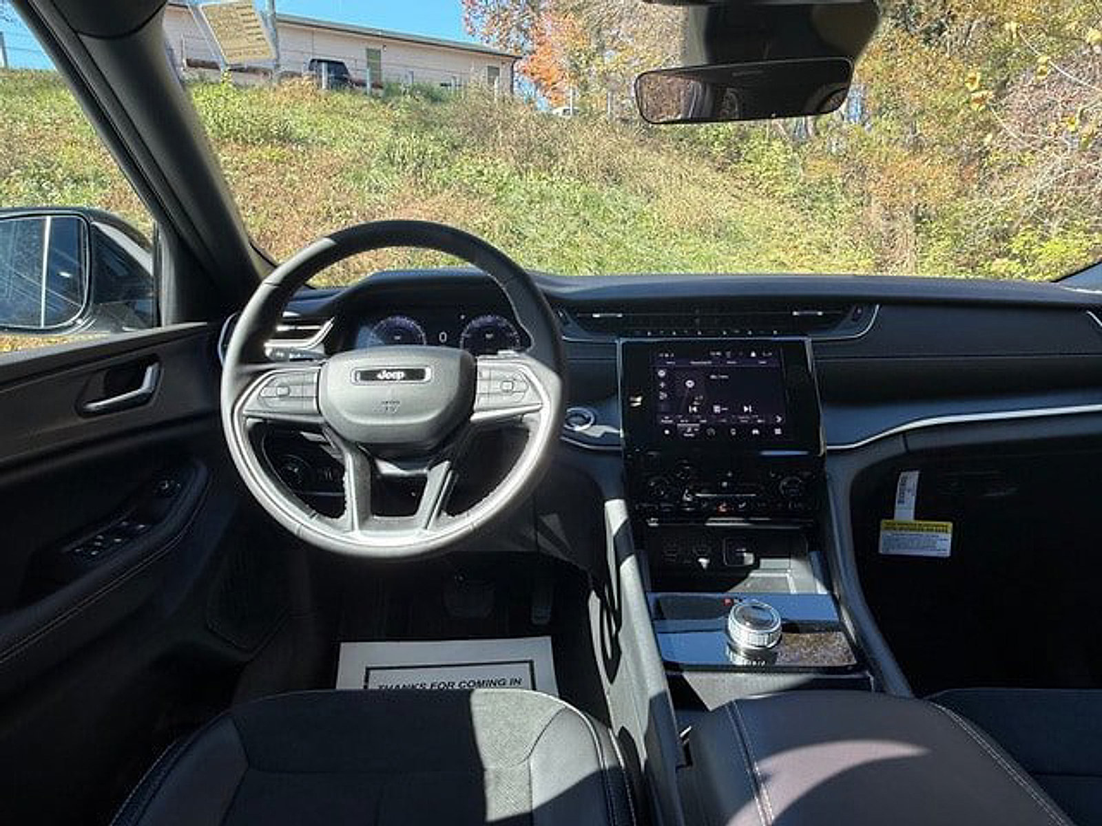 Used 2025 Jeep Grand Cherokee Altitude AWD/4WD image 10