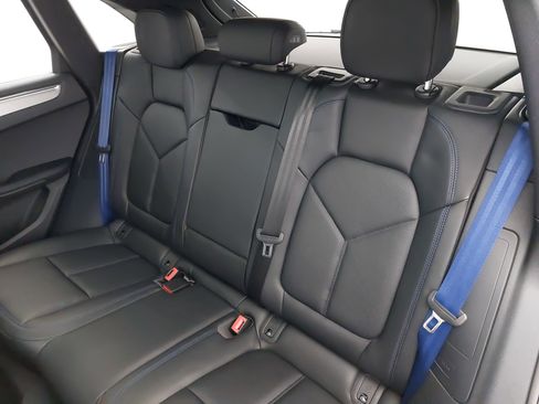 Certified 2025 Porsche Macan image 16