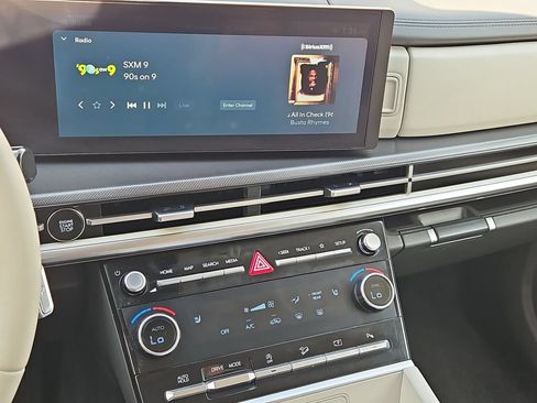 Used 2025 Hyundai Santa Fe SEL FWD image 19