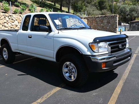 Used 1998 Toyota Tacoma 4x4 Xtracab V6 w/ Convenience Pkg image 12