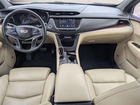 Used 2017 Cadillac XT5 Luxury w/ Driver Awareness Package image 24