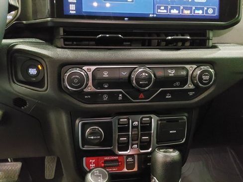 Used 2024 Jeep Wrangler Willys image 35