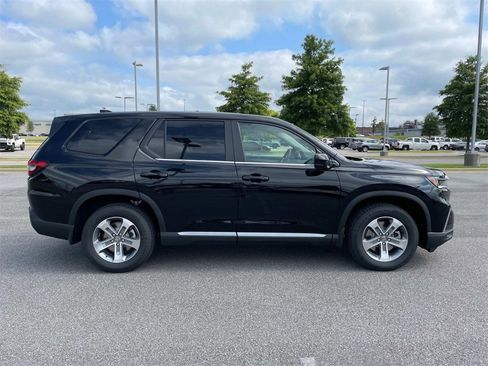 New 2025 Honda Pilot EX-L image 2