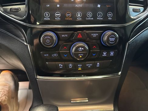 Used 2019 Jeep Grand Cherokee Limited w/ Luxury Group II AWD/4WD image 15