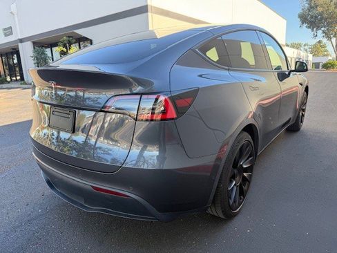 Used 2021 Tesla Model Y 2WD image 3